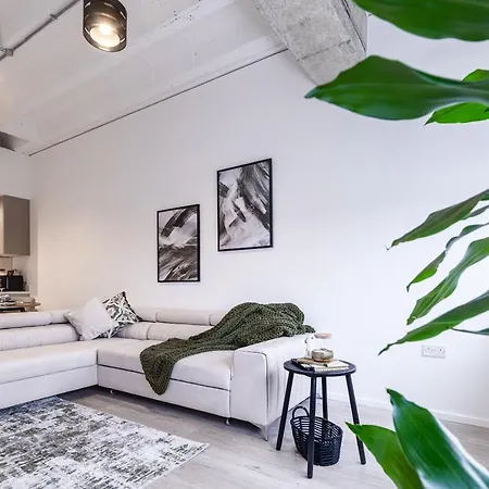 Central Elegant Apartment 2 Милтон-Кейнс Экстерьер фото