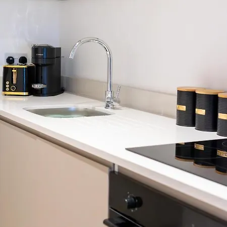 Central Elegant Apartment 2 Милтон-Кейнс Экстерьер фото