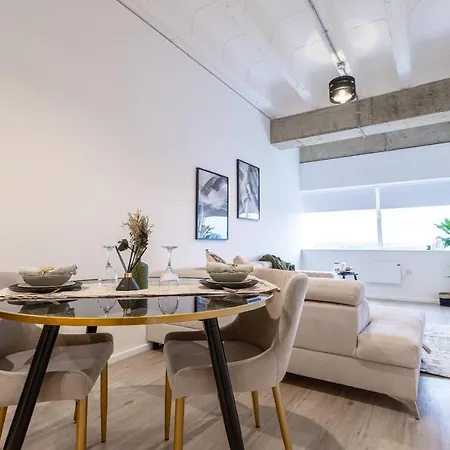 Central Elegant Apartment 2 Милтон-Кейнс Экстерьер фото